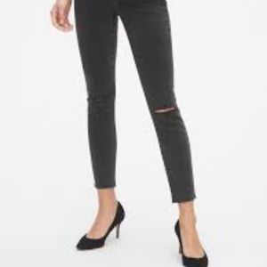 Gap true skinny! Best jeans! 🥂